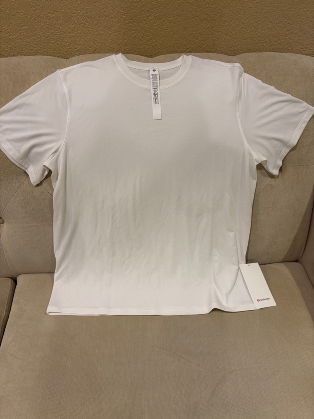 lululemon athletica unisex  White Short Sleeve Crew Tee; relax fit NWT size 10